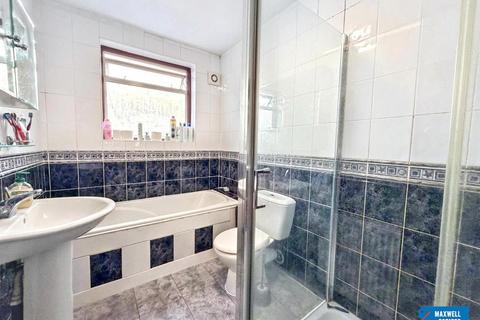 4 bedroom terraced house to rent, Axholme Avenue, Edgware