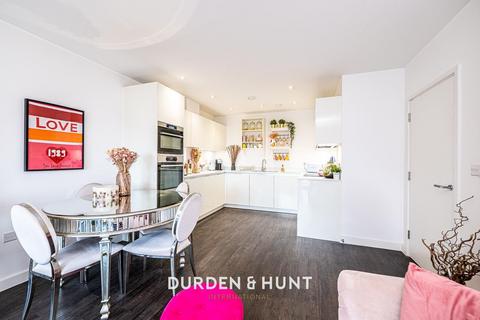 1 bedroom apartment for sale, Gubbins Lane, Harold Wood, RM3