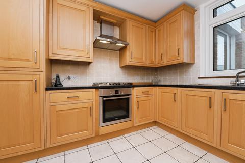 2 bedroom flat for sale, Burland Road, Brentwood, Essex, CM15