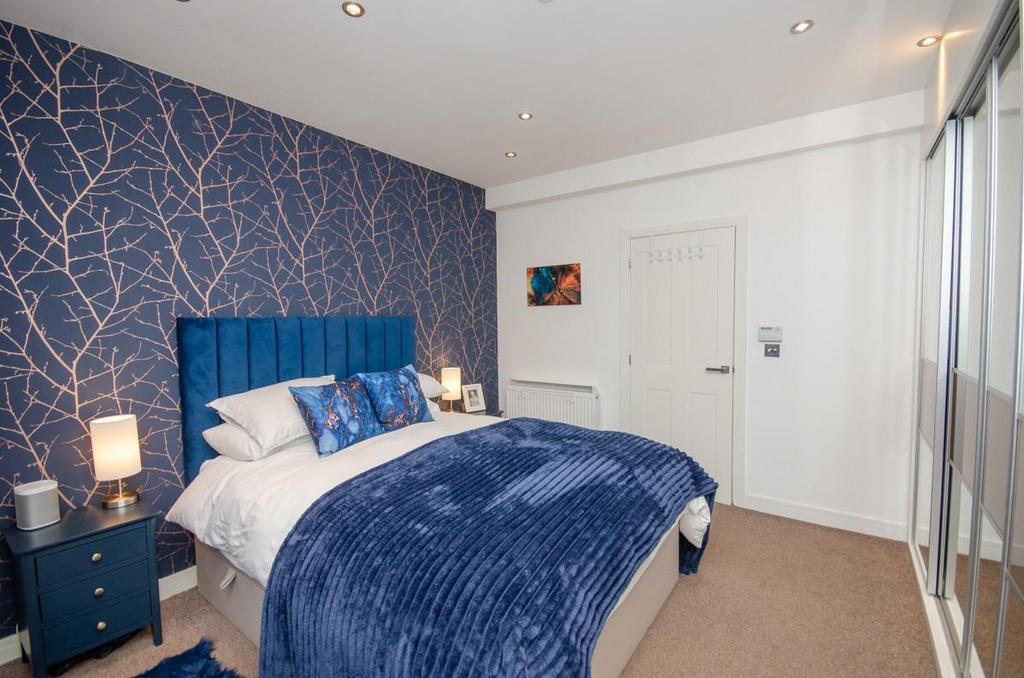 Bedroom 1 pic 2.jpg
