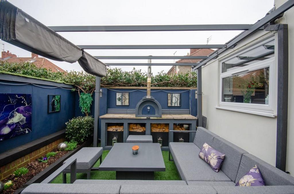 Outdoor kitchen.jpg