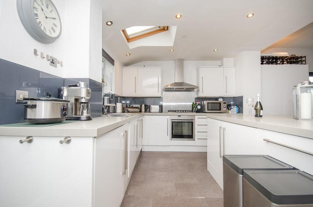 Kitchen pic 3.jpg