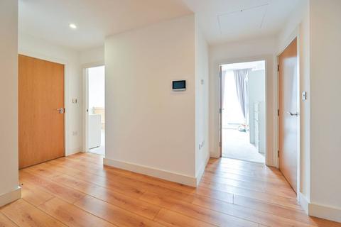 2 bedroom flat to rent, Wandsworth Road, Nine Elms, London, SW8
