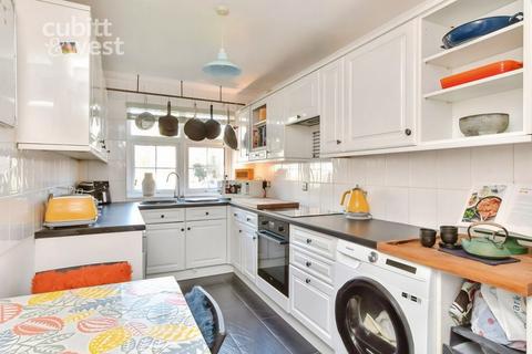 undefined, AVAILABLE IMMEDIATELY, Withdean Rise, BN1