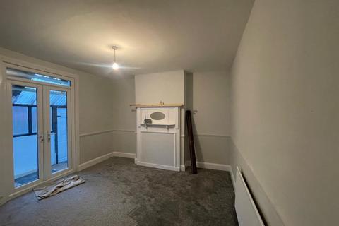 3 bedroom semi-detached house to rent, Ranelagh Road, Southall