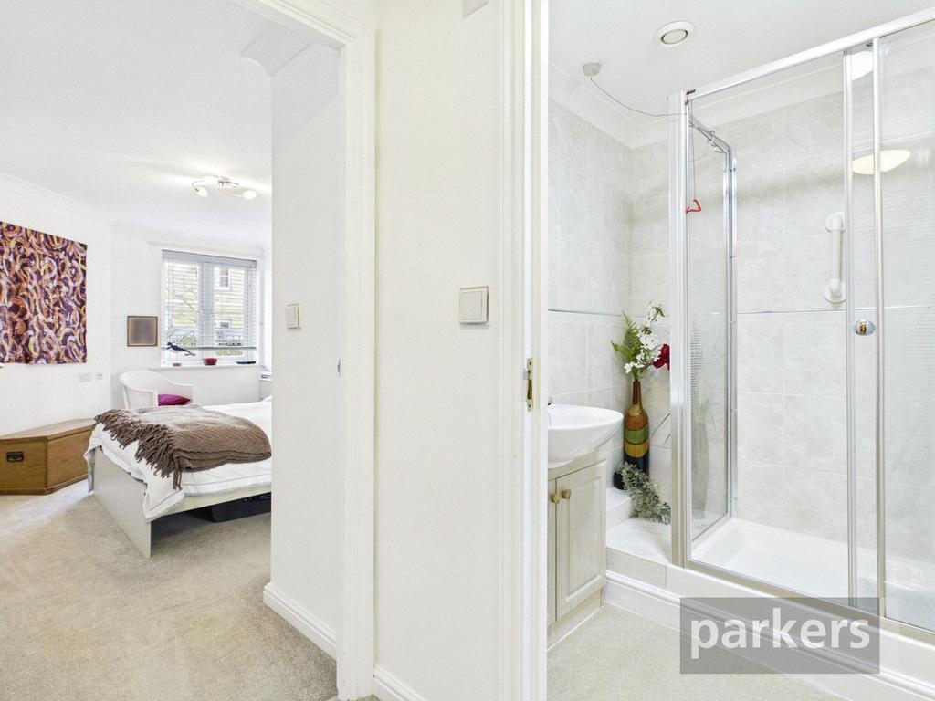 Bedroom/Shower Room