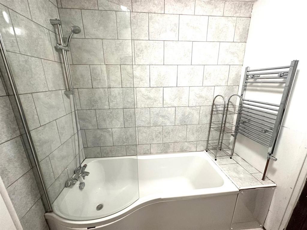 Bathroo.jpg