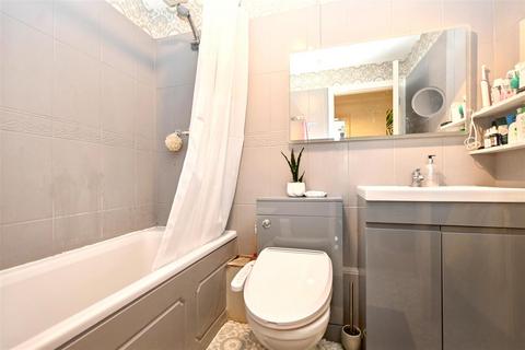 2 bedroom flat for sale, Cornfield Terrace, Eastbourne