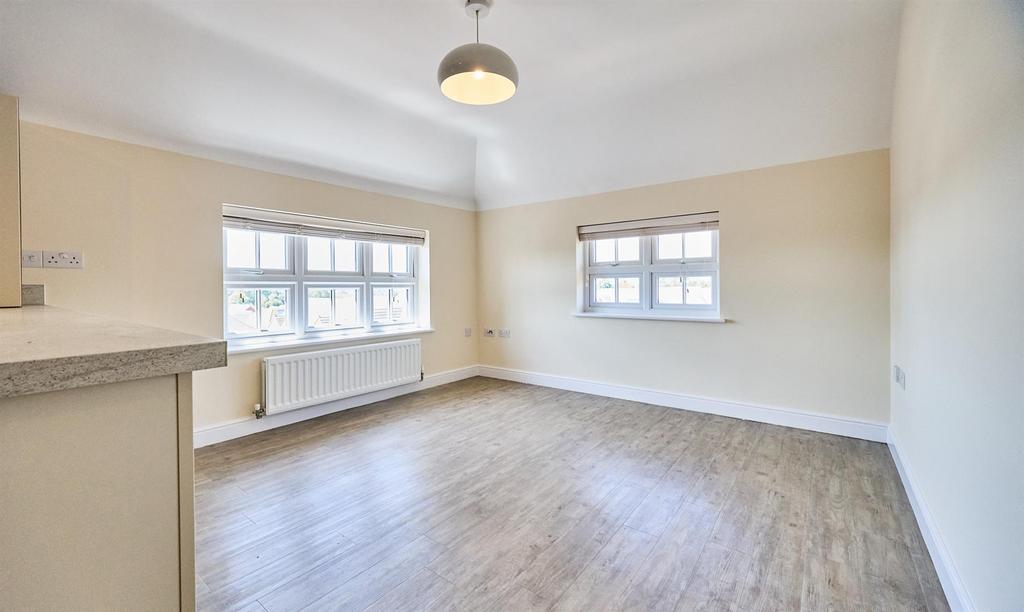 Lounge/Dining Area