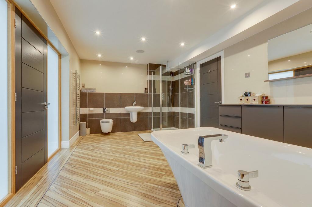 Master En-Suite