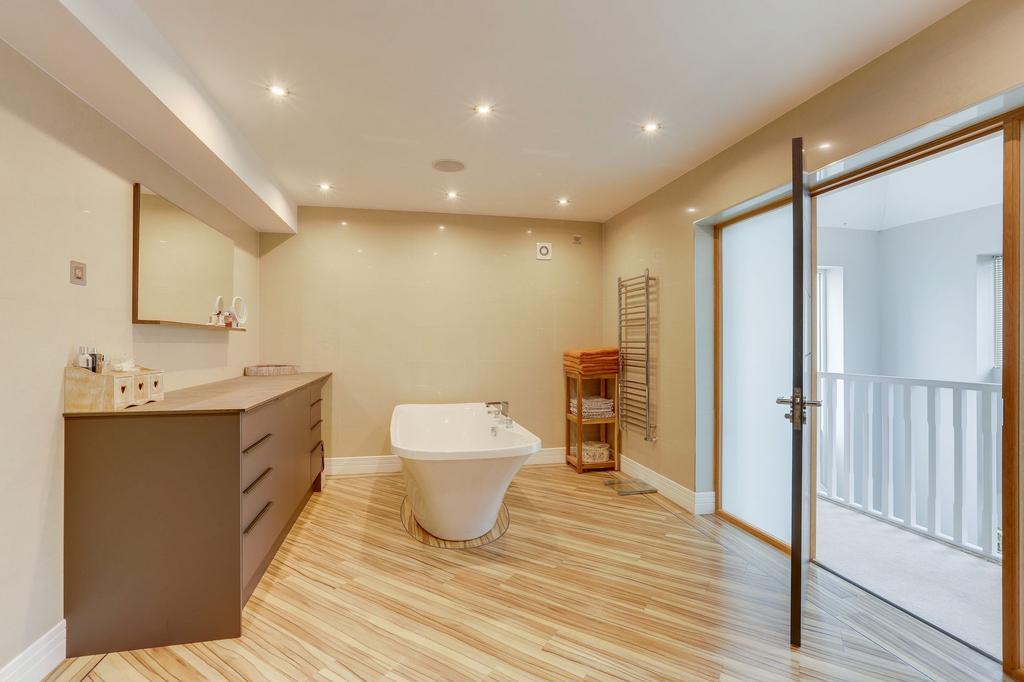 Master En-Suite