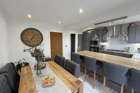 undefined, High Fernley Court, Bradford BD12