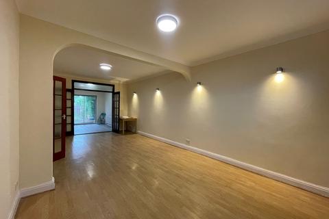 4 bedroom semi-detached house to rent, Court Way, London W3