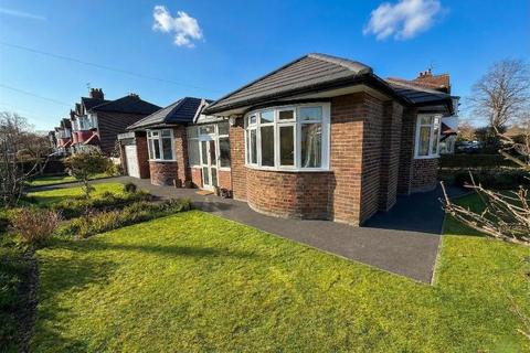 2 bedroom bungalow for sale, Amberley Road, Sale