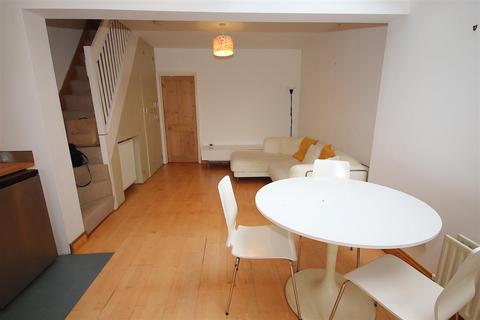 2 bedroom house to rent, Gwydir Street, Cambridge CB1
