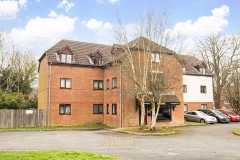 1 bedroom flat for sale, Black Swan Close, Crawley RH11