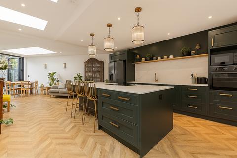 Garratt Lane, Earlsfield, London, SW18