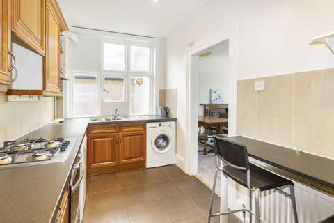 2 bedroom flat to rent, Corfton Road, London W5