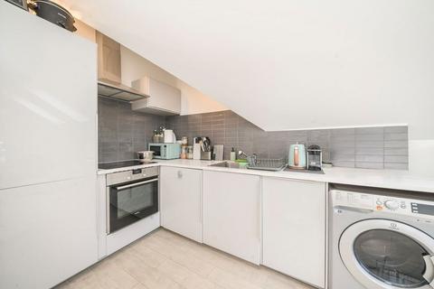 2 bedroom flat to rent, Blakesley Avenue, London W5