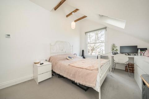2 bedroom flat to rent, Blakesley Avenue, London W5