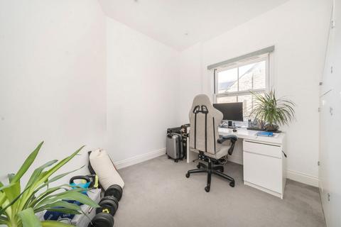2 bedroom flat to rent, Blakesley Avenue, London W5