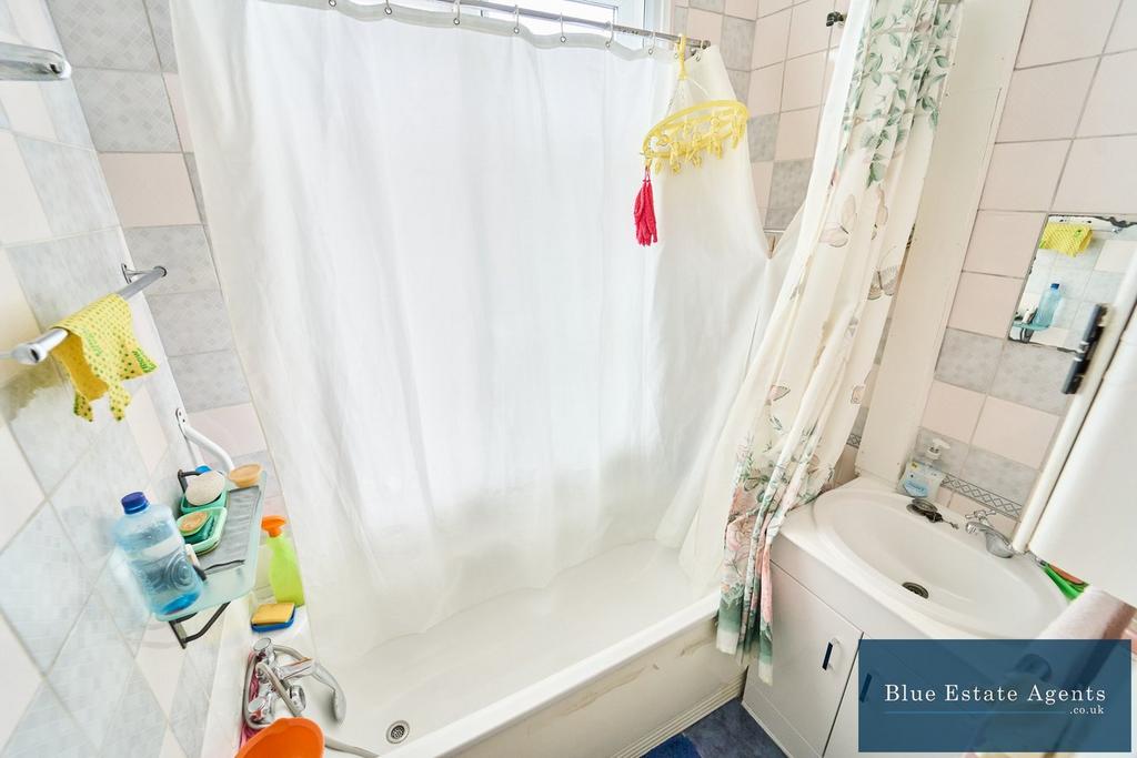 First Floor Bathroom Suite