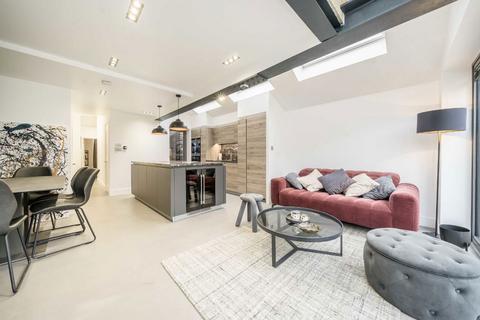 2 bedroom flat for sale, Berrymead Gardens, London W3