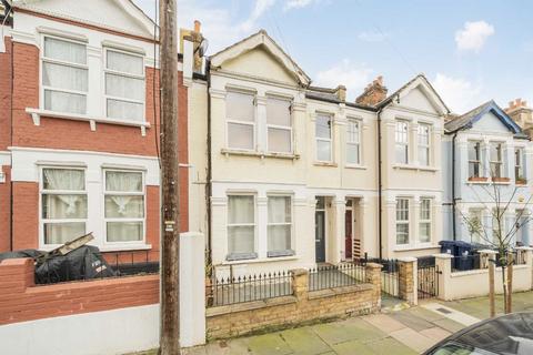 2 bedroom flat for sale, Berrymead Gardens, London W3