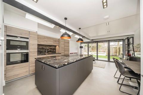2 bedroom flat for sale, Berrymead Gardens, London W3