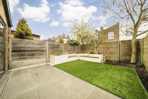 2 bedroom flat for sale, Berrymead Gardens, London W3