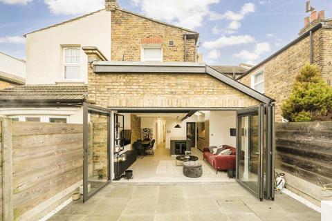 2 bedroom flat for sale, Berrymead Gardens, London W3