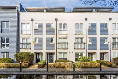 4 bedroom terraced house for sale, Canalside, Redhill RH1