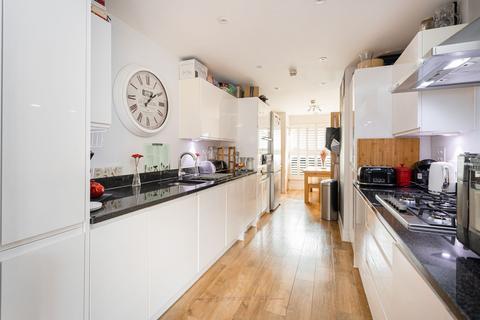 4 bedroom terraced house for sale, Canalside, Redhill RH1