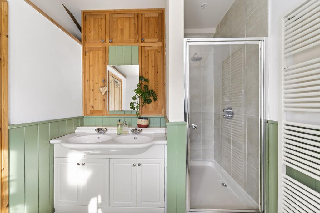 En suite to bed 2