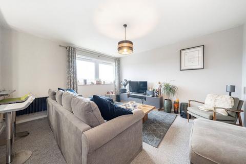 1 bedroom flat to rent, Grenside Road, Weybridge KT13