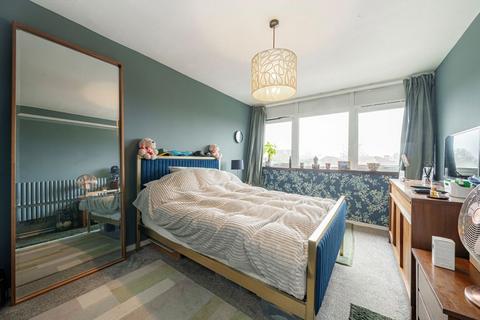 1 bedroom flat to rent, Grenside Road, Weybridge KT13