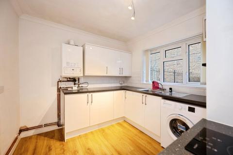 3 bedroom flat for sale, South Street, Southsea, Hampshire, PO5