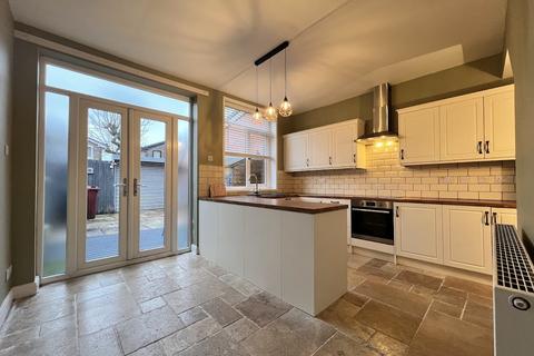 2 bedroom terraced house to rent, Manchester Road, Kearsley BL4