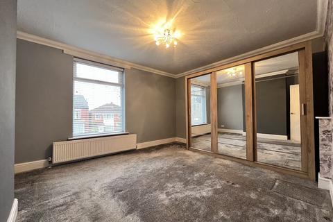 2 bedroom terraced house to rent, Manchester Road, Kearsley BL4