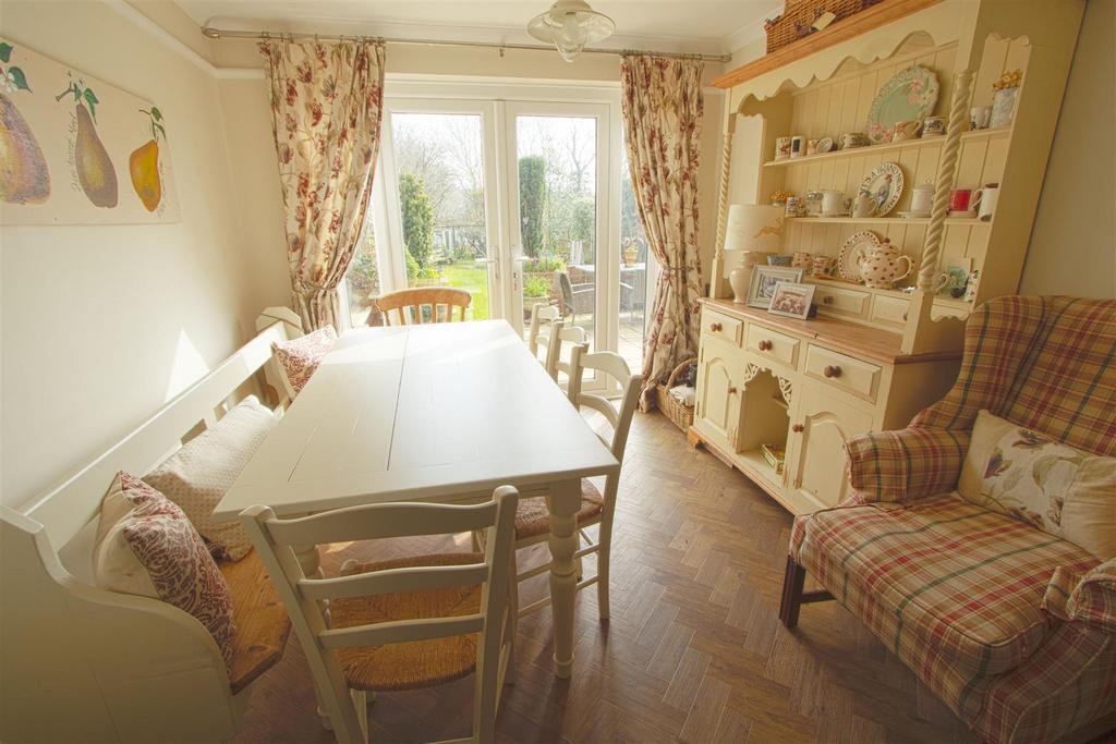 DINING AREA.jpg