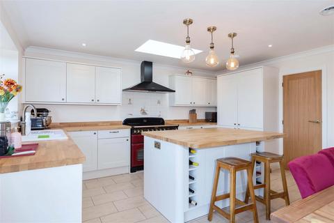 2 bedroom detached bungalow for sale, Shepherds Mead, Worthing