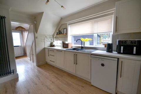 3 bedroom semi-detached house for sale, Abbott Crescent, Farnsfield, Newark