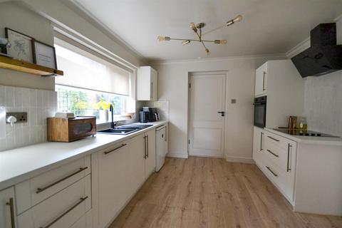 3 bedroom semi-detached house for sale, Abbott Crescent, Farnsfield, Newark