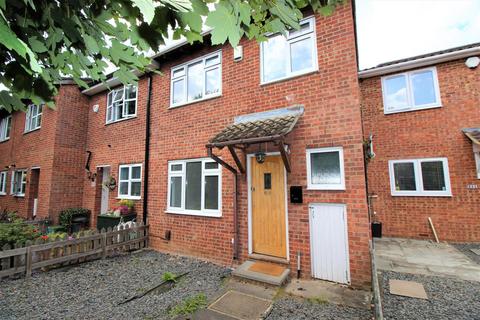 3 bedroom terraced house to rent, Ratcliffe Close, Uxbridge