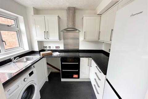 3 bedroom terraced house to rent, Ratcliffe Close, Uxbridge