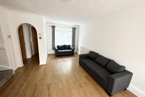 3 bedroom terraced house to rent, Ratcliffe Close, Uxbridge