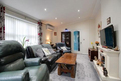 2 bedroom park home for sale, Capel gardens, Ruckinge TN26
