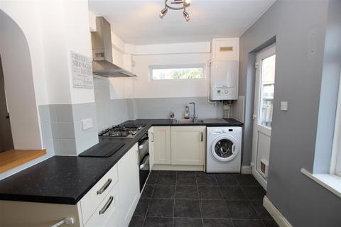 3 bedroom end of terrace house to rent, Hill Road, Dartford