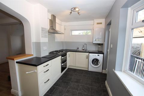 3 bedroom end of terrace house to rent, Hill Road, Dartford