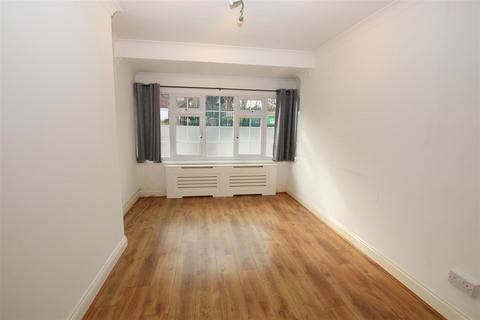 3 bedroom end of terrace house to rent, Hill Road, Dartford